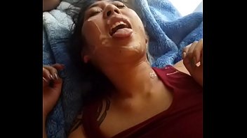 Азиатка получает большой камшот на лицо смотреть на xvideos